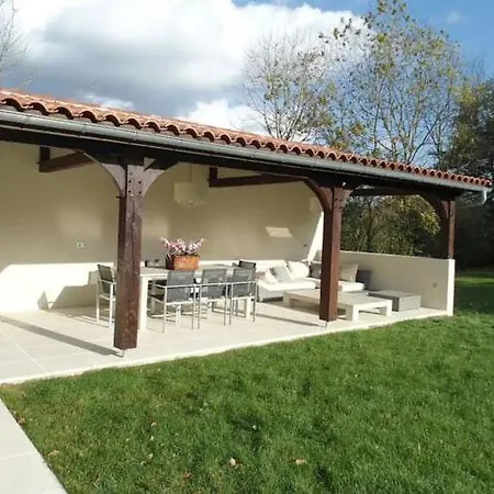 Prázdninový dům Charming On Estate 1880 With Pool At The Foot Of The Pyrenees
